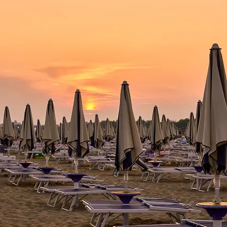 Well Equipped In Bibione-beahost * بيبيوني