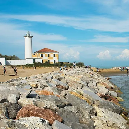 Well Equipped In Bibione-beahost * بيبيوني